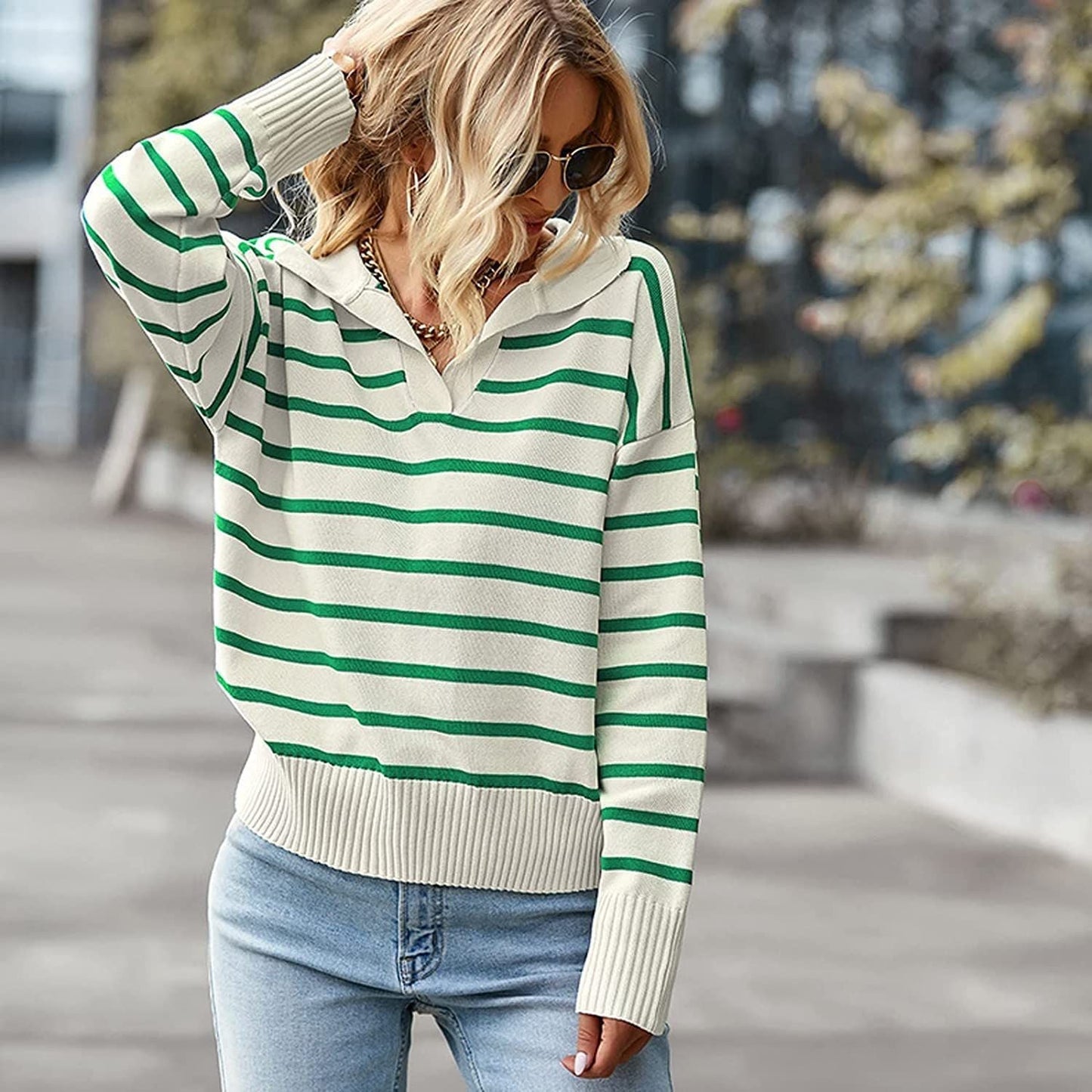 Sweter V-Neck w Paski
