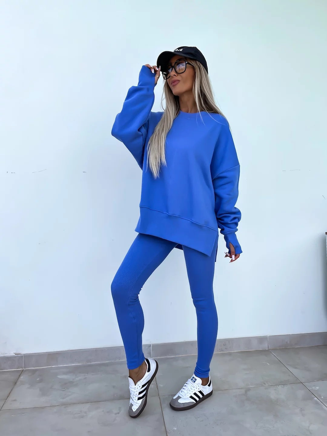 Modny Zestaw: Sweter i Spodnie