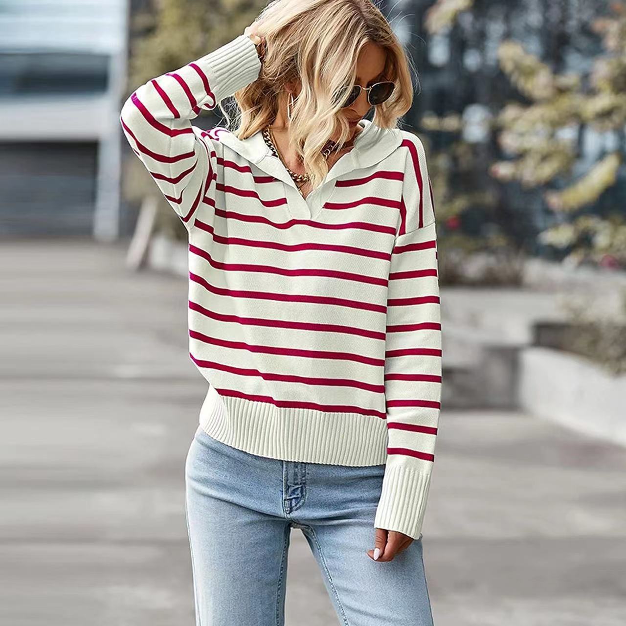 Sweter V-Neck w Paski
